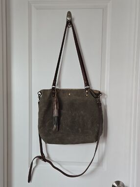 In Blue Women’s Canvas Shoulder Bag in Olive Green